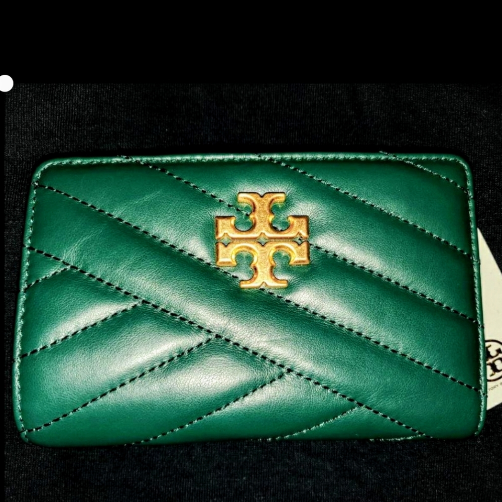 **Brand New**Tory Burch Green Wallet